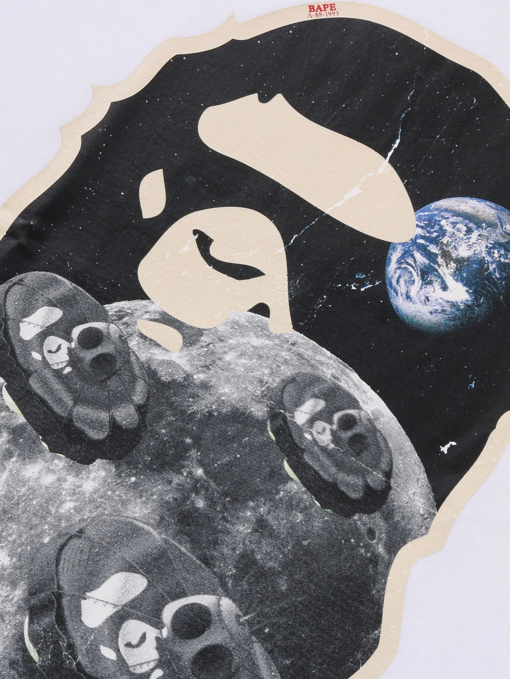 A BATHING APE® T-SHIRT WITH GRAPHIC PRINT